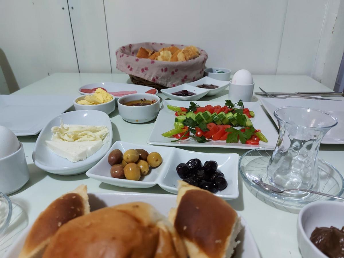Celil Pansiyon Ayvalı エクステリア 写真
